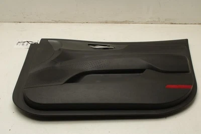 Painel de acabamento de porta de passageiro dianteiro direito Kia Forte LXS 2019-2021 82386-M7000WK FABRICANTE DE EQUIPAMENTO ORIGINAL - Imagem 1 de 4