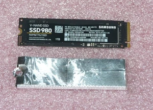 1TB Samsung MZ-V8V1T0 V-NAND SSD SSD980 PCIe 3.0 NVMe M.2 Festplatte - Bild 1 von 2