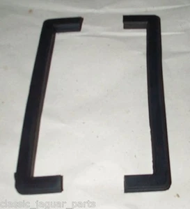 JAGUAR MK10 AND 420G BATTERY CLAMP RUBBER INSERTS C19506 X 2 - Picture 1 of 1