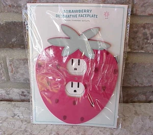 Strawberry Faceplate Cover (1) Standard Decorative Fun Room Decoration NEW - Picture 1 of 7