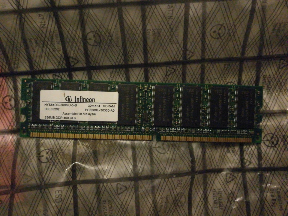  Infineon HYS64D32300GU-5-B 256MB,DDR,400,CL3 RAM Memory  - Image 1 of 1