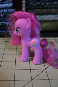 My Little Pony G4 2012 Toys R Us Favorites Pinkie Pie- Brushable- Beautiful! - Picture 1 of 8