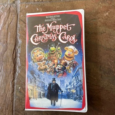 Видеоигра Walt Disney Jim Henson's The Muppet Christmas Carol Clamshell (VHS, 1993 г.) - Изображение 1 из 4