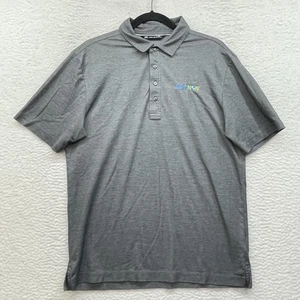 Camisa Polo TravisMathew Para Hombres Gris Medio GolfAHORA Logo Pima Mezcla de Algodón Golf - Imagen 1 de 10