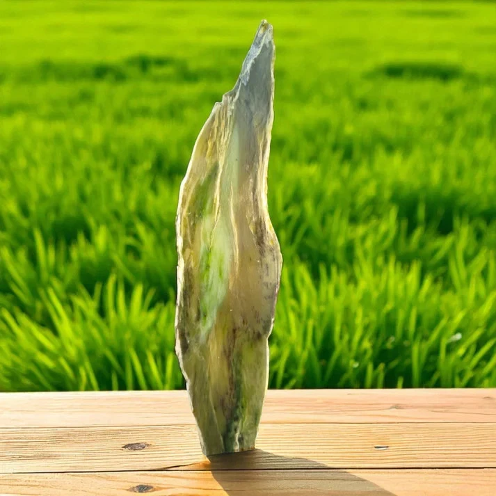 Nice Natural Rough Green Actinolite Nephrite Jade 1.3 Kg - Image 1 of 4