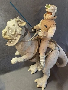 Star Wars 2002 Hasbro 16" Tauntaun mit Sattel 1996 12" Luke Skywalker Lichtschwert - Bild 1 von 24