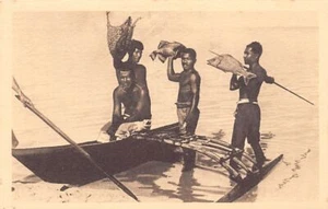 Micronesia - CAROLINES ISLANDS - Fishermen - Publ. Missionary Jesuits 4 - Picture 1 of 2