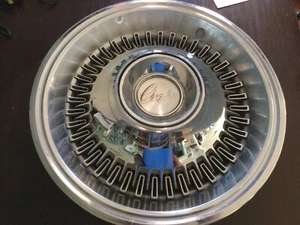 1- only. 1974-76 chrysler. r.w.d. hubcap,  #377,  15” - Imagen 1 de 10