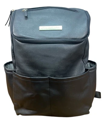 Mochila cambiadora vegana Petunia Pickle Bottom negra mate (LEER) Foto 1 de 4