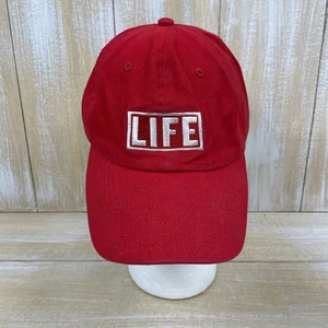 Gorra roja con correa ajustable LIFE Magazine - Imagen 1 de 7