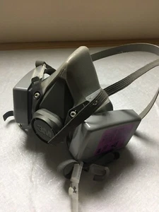 3M 6200 Halbgesichts-Atemschutzmaske mit 3M 7093 P100 Partikelfilter - Bild 1 von 6