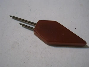 ONE Orphan Original "Kob-Knob" Bakelite Corn Cob Holder, Dark Butterscotch - Picture 1 of 3
