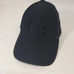 NUEVO Under Armour Para hombres M/L Negro ~ Negro UA Blitzing Gorra Ajustada Gorra de Béisbol - Imagen 1 de 7