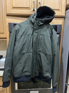 New Men's Green Levi's Soft Shell Sherpa Lined Hooded Bomber Jacket Size X-Large - Picture 1 of 13