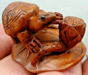 Netsuke Boxwood Figurine FIGURE Carved Signed 'TURTLE WITH PIPE ON LILY PAD' - Picture 1 of 9