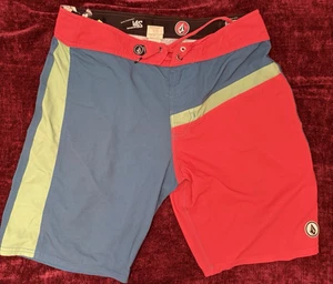Volcom Board Surf Shorts Mens 33 Blue Blue Red Green Swim Trunks Cinch Fly - Picture 1 of 5