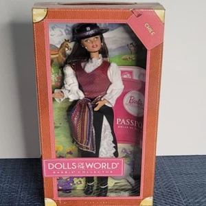 Barbie Passport Dolls of the World Chile Pink Label 2011 Mattel W3494 NRFB - Bild 1 von 5