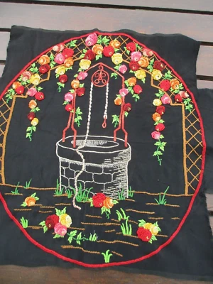 Dessus de coussin brodé main ancien (1930) 41 cm x 39 cm - Photo 1/4