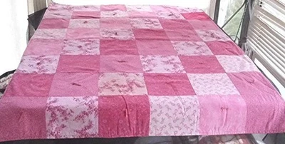 VTG PINK PATCHWORK HAND TIED QUILT w/TINY FLORAL BACKING 35 1/4" x 47" - Image 1 of 4