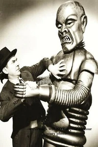 FOTO de colección Freaky Robot Man Espeluznante Extraño Freak Steampunk Circa 1939 - Imagen 1 de 2