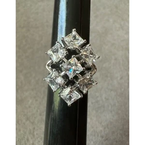 Nolan Miller Glamour Collection Lucky Seven klar quadratischer Kristallring Größe 6 - Bild 1 von 9