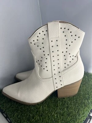 Botas de tornozelo brancas cravejadas Western 9 sapatos femininos country - Imagem 1 de 4