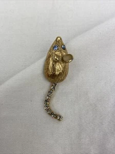 Vintage Gold-tone MOUSE Pin Brooch Lapel/Hat Tie-Tack Rhinestone Eyes & Tail 2" - Picture 1 of 7