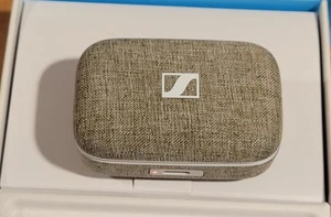 Sennheiser MOMENTUM True Wireless 3 Charging Case - White - Picture 1 of 3