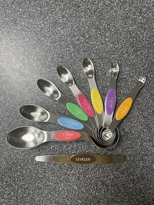 Magnetic Dual Sided Measuring Spoons with Leveler Set of 8 Multicolored NEW - Image 1 of 4
