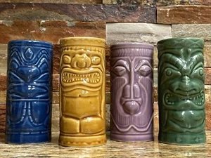 Juego de 4 tazas vasos hawaianos Accoutrements Ceramic Tiki 2001 Bar Ware - Imagen 1 de 5