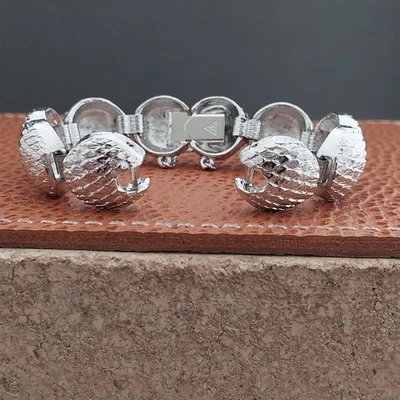 Correa de reloj de cóctel vintage de los años 70 JB Champion tono dorado blanco mod damas sin usar Foto 1 de 4