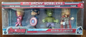 Brandneu - Avengers 4er Pack Mini Bobbleheads - Thor, Hulk, Iron Man, Capt. Amerika - Bild 1 von 4