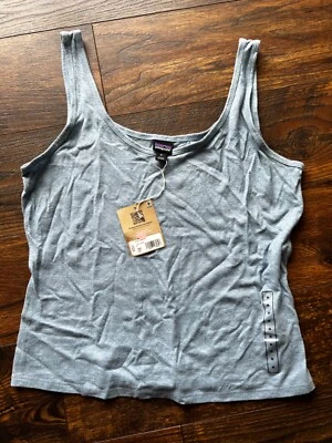 NUEVO CON ETIQUETAS - Camiseta sin mangas Patagonia Trail Harbor MEDIANA PARA MUJER - Gris pluma claro - Precio de venta sugerido por el fabricante $39 Foto 1 de 2