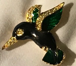 Vintage 1 5/8" Green/ purpleEnamel Pin/Brooch, Hummingbird,Gold Tone,crystyals - Bild 1 von 2