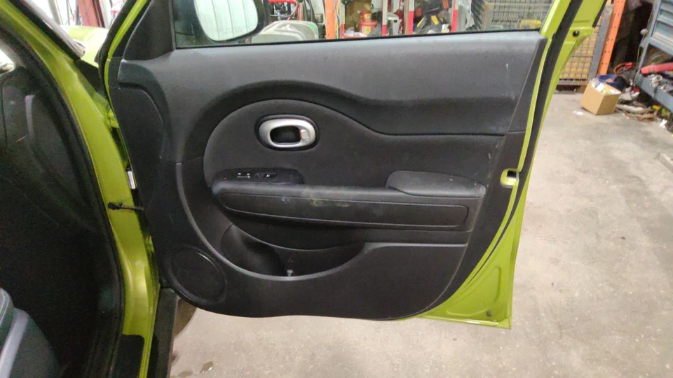 Panel de moldura de puerta interior de pasajero delantero derecho fabricante de equipos originales Kia Soul 14-19 (eq negro) Foto 1 de 1
