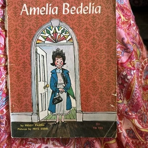 Vintage 1963 Amelia Bedelia by Peggy Parish Illustrated Paperback - Picture 1 of 4