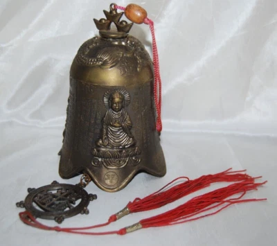 ANTIGUA CAMPANA DE TEMPLO DE LATÓN DRAGÓN DE BUDA ASIÁTICO FORJADA A MANO Llamador/Borlas Foto 1 de 4