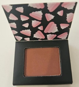 NYX Whipped Wonderland Single Pressed Powder Eyeshadow Whipped Mocha Brown 2g - Picture 1 of 4