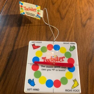 Kitsch Kitsch Nuevo Con Etiquetas Nuevo Con Etiquetas Twister Juego Adorno de Navidad Navidad Hasbro - Imagen 1 de 1