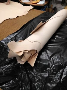 VEGETAN TOOLING NATURAL LEATHER 22-24 SQFT SIDES 5/6--8/9--9/10--11/12 OZ - Picture 1 of 3