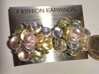 Ohrclips pastellfarben Perlen silberfarben verziert  ca 3 cm Kein OHRLOCH NÖTIG - Bild 1 von 2