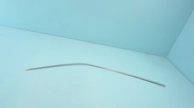 MERCEDES--BENZ W140 600SEL 600SE LWB, PUERTA DELANTERA DERECHA VENTANA MOLDURA SUPERIOR Foto 1 de 4