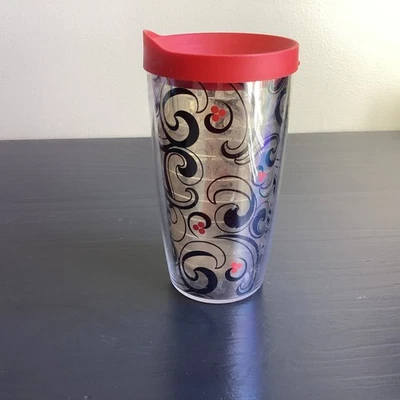 VASO DE PLÁSTICO TEVIS 24 OZ REMOLINOS NEGROS Y PUNTOS ROJOS DE VACACIONES TAPA ROJA 2 piezas Foto 1 de 4