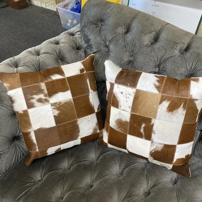 2 almohadas de piel de vaca marrón y blanco retazos 18x18"  Foto 1 de 4