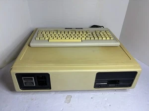 RETRO VTG Radio Shack Tandy TRS-80 2000 Personal Computer W/KeyBrd- Power Tested - Picture 1 of 24