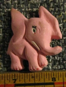 1940's VINTAGE PINK ELEPHANT CHALKWARE BROOCH PIN - Picture 1 of 2