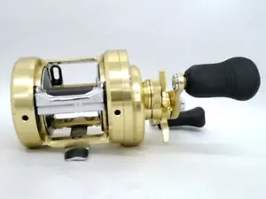 Shimano 18 CALCUTTA CONQUEST 400 Right Hand Bait Casting Reel - Picture 1 of 4