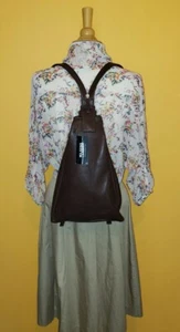 NUEVO CON ETIQUETAS BOLSO MOCHILA DE CUERO WILSONS TRIÁNGULO MARRÓN - Imagen 1 de 7