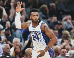 Foto firmada de Buddy Hield de los Sacramento Kings 11x14 (PSA Holograma) - Imagen 1 de 2