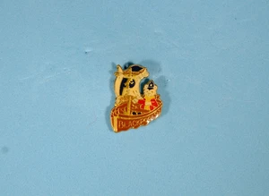 Vintage Rupert Bear Pin Badge - Blackpool Police Boat - Picture 1 of 2